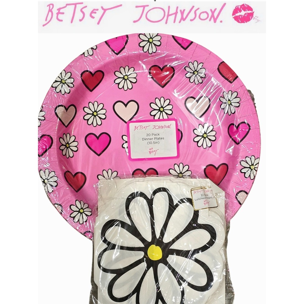 Betsey Johnson Pink Heart & Daisy Plate & Napkin Set